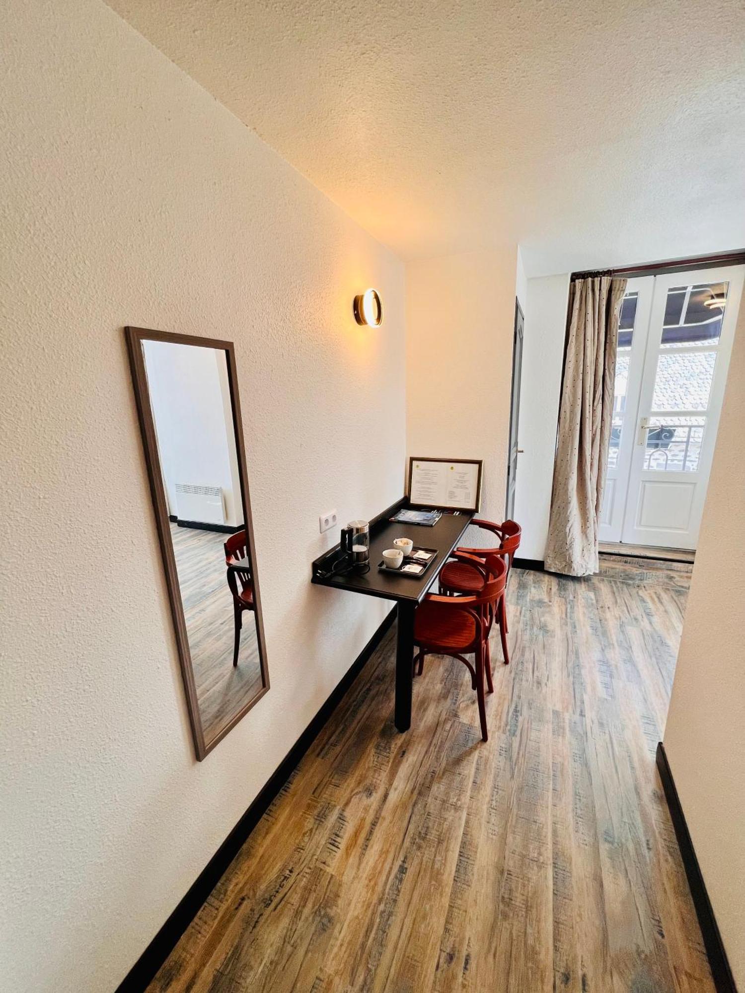 Logis Hotel Le Relais Des Remparts Allanche المظهر الخارجي الصورة